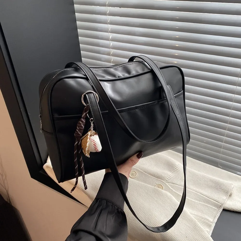 nouveau sac à bandoulière en cuir pu grande capacité avec pendentif sacs à bandoulière sac fourre-tout femmes