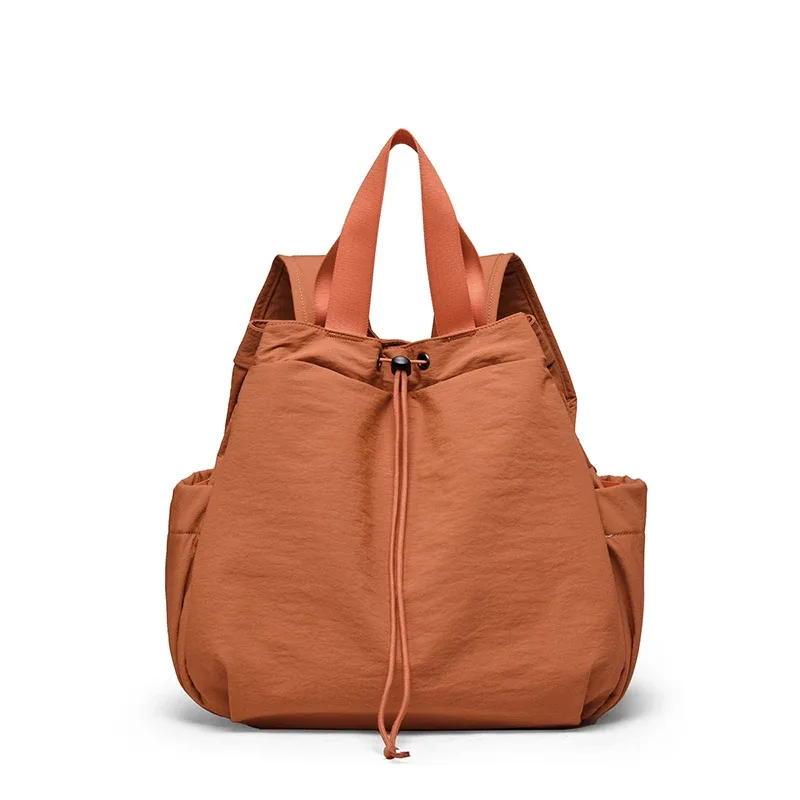 sac dos nylon beige orange jaune femelle trapézoïdale poignée amovible poches boutons glissière latérale voyage