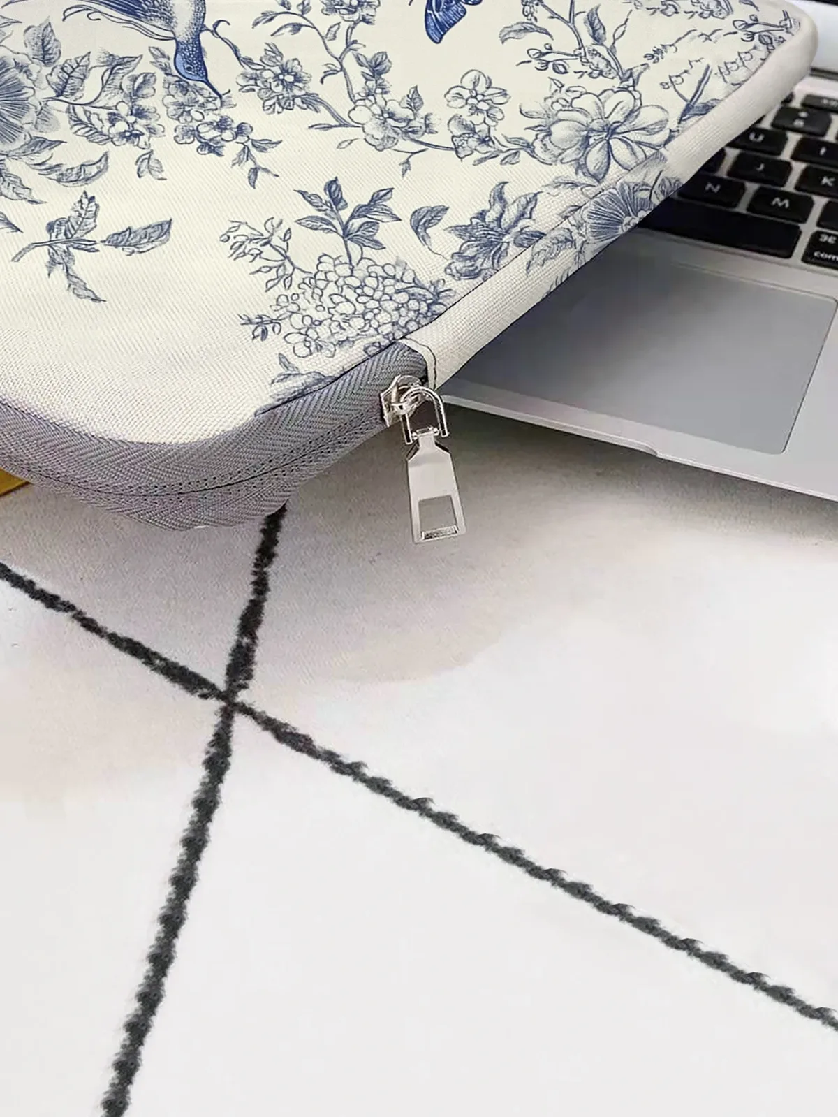 sac à main pour ordinateur portable avec imprimé floral bleu, oiseau et papillon, pour ordinateur portable de 14 pouces