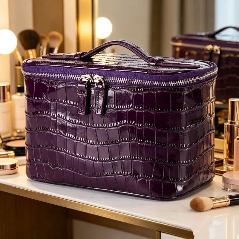 trousse toilette cuir vache violet noir vert motif crocodile multi compartiments fermeture éclair nylon impression voyage femmes