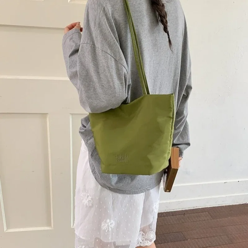 Sac fourre-tout mini en nylon uni décontracté pour femme, sac à bandoulière léger pour usage quotidien, travail, voyage et sorties décontractées