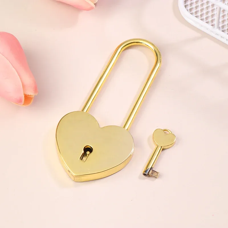 cadenas forme coeur métal rose jaune rouge noir violet gris bronze blanc voyage usage personnel sécurité antiquité