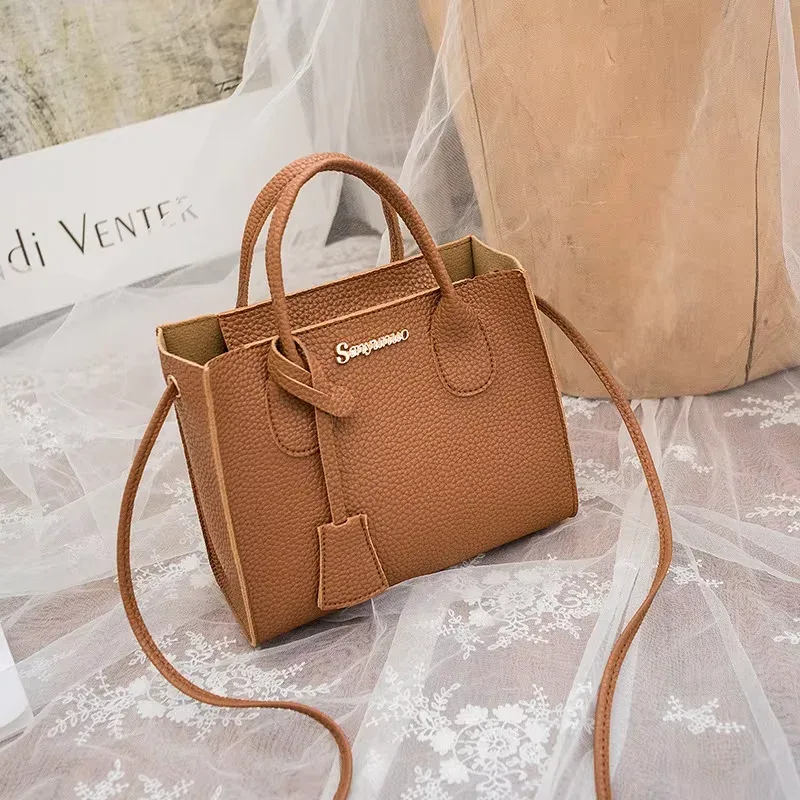 sac à main polyvalent triple usage (bandoulière, porté main, sacoche) pour femme, en grain de litchi couleur unie, idéal pour les loisirs 