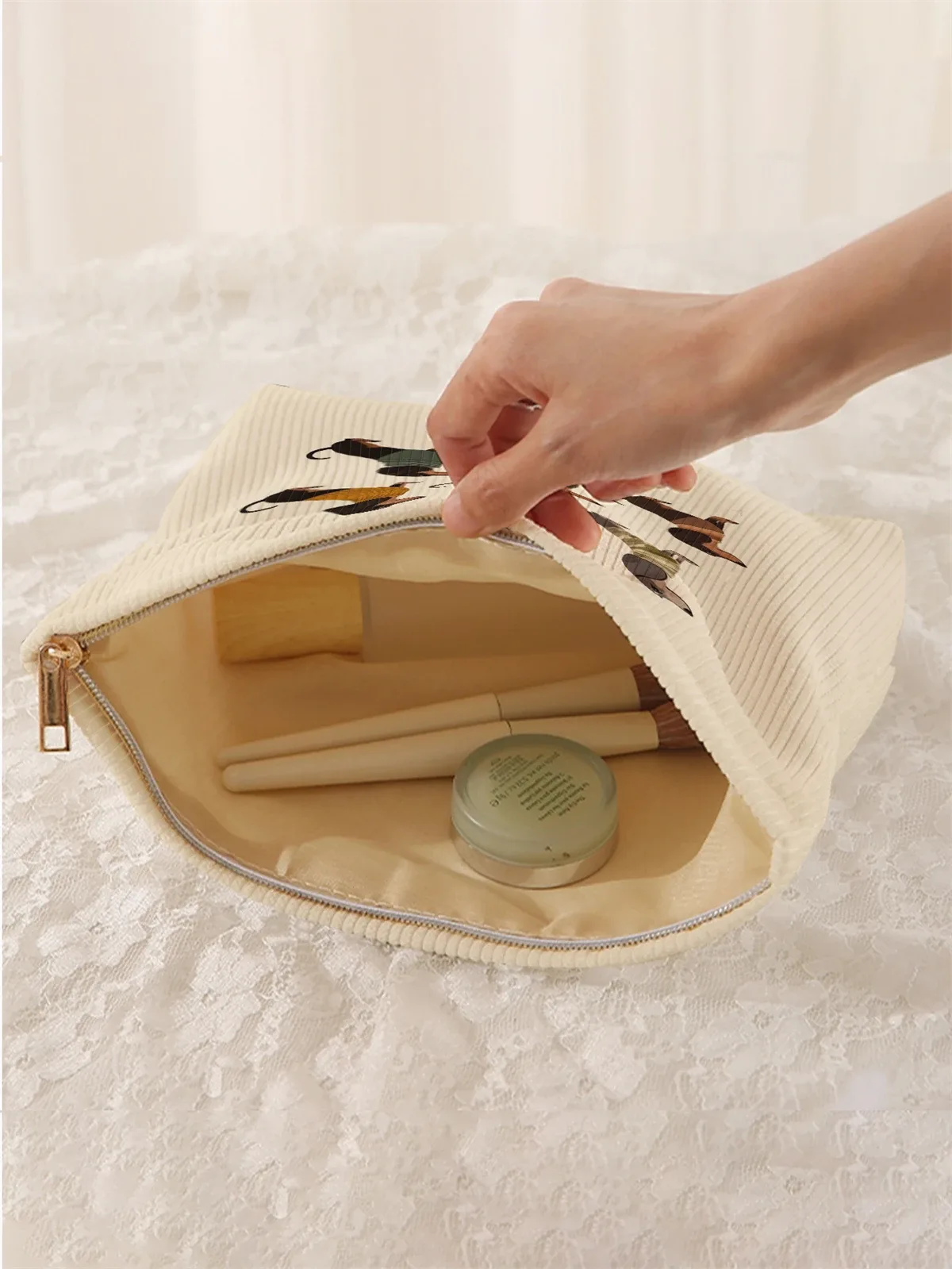 trousse de maquillage en velours côtelé imprimée à motif de chien de dessin animé, boîte de rangement de maquillage légère à fermeture éclair, sac multifonctionnel avec doublure 1 pièce