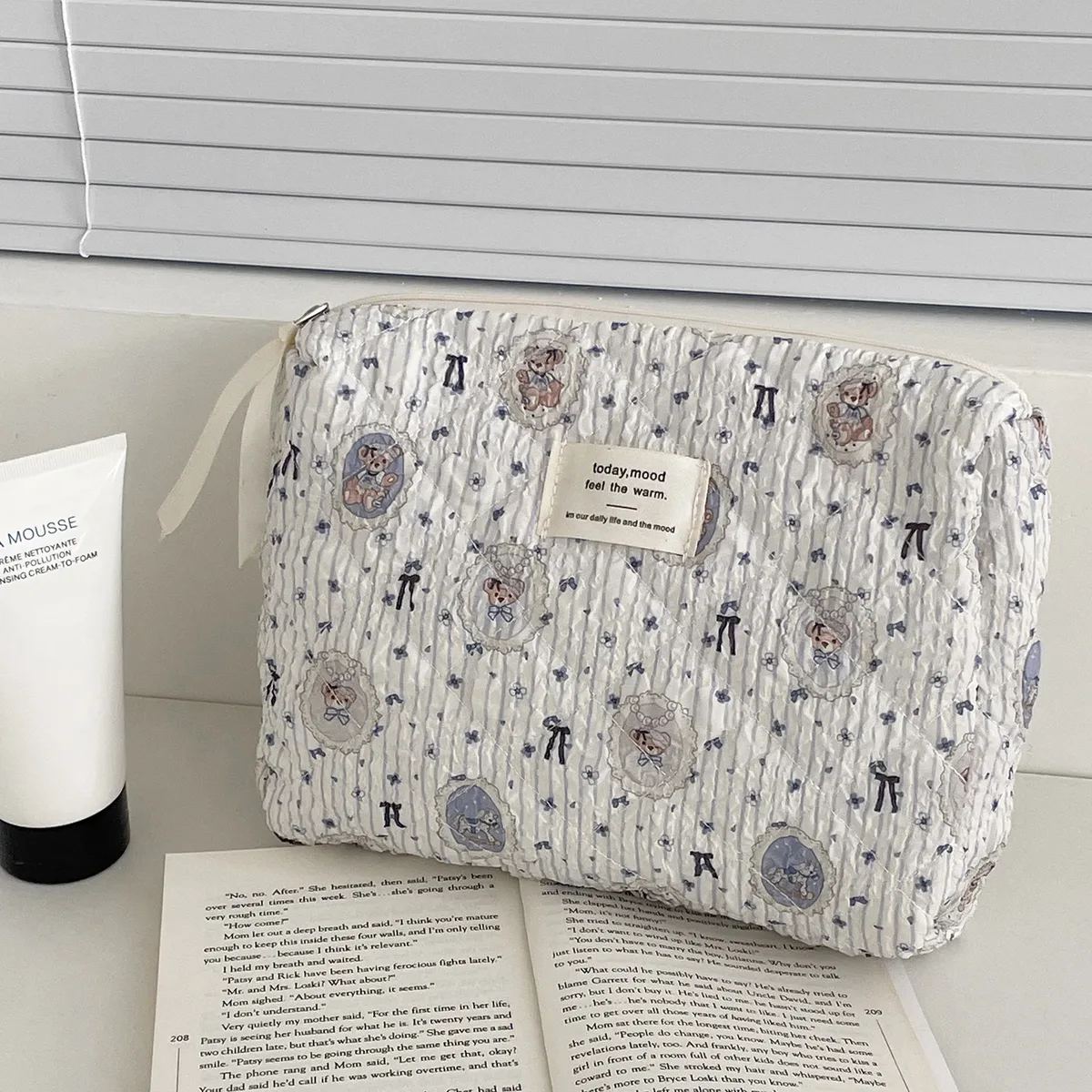 sacs à cosmétiques de voyage portables pour femmes, trousse de maquillage, sac à main d'embrayage, sac de rangement de toilette matelassé, grande capacité, ours de dessin animé