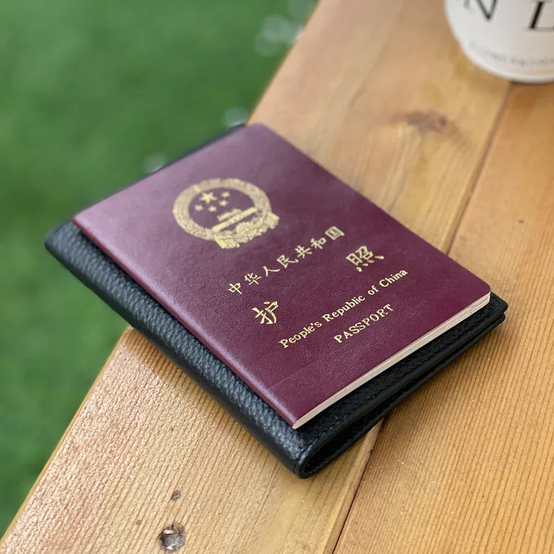 portefeuille porte-passeport personnalisé en cuir, sac à documents de grande capacité pour hommes et femmes, couverture de passeport en cuir pratique