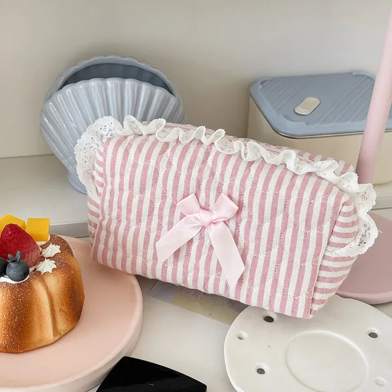 sac de rangement de cosmétiques en forme de cœur rose, pochette de maquillage esthétique mignonne avec garniture en dentelle, sacs de rangement de cosmétiques vintage de grande capacité