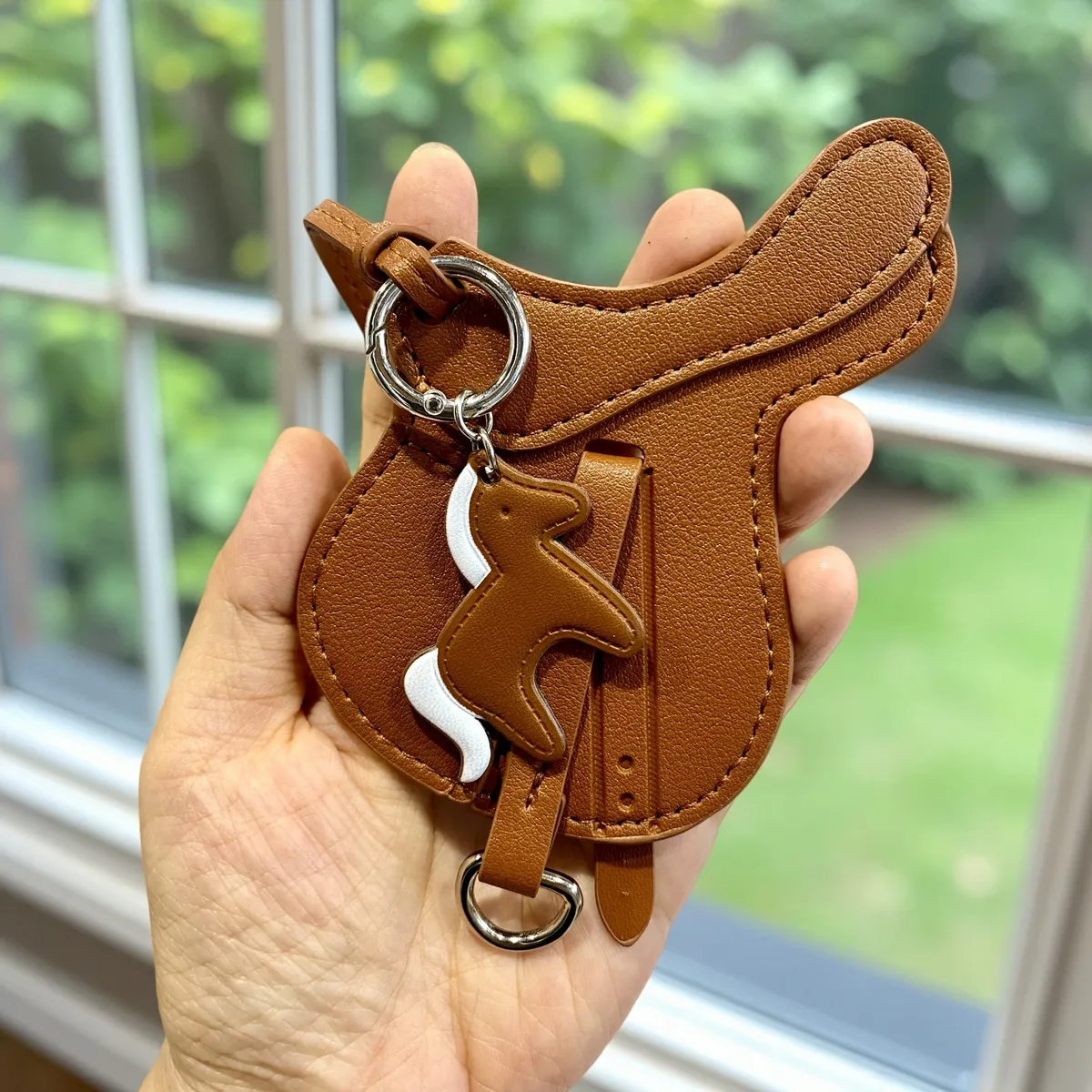breloque de sac en cuir pu faite à la main avec petit pendentif cheval – cadeau équestre élégant et unique pour sac à main, porte-clés et sac à dos