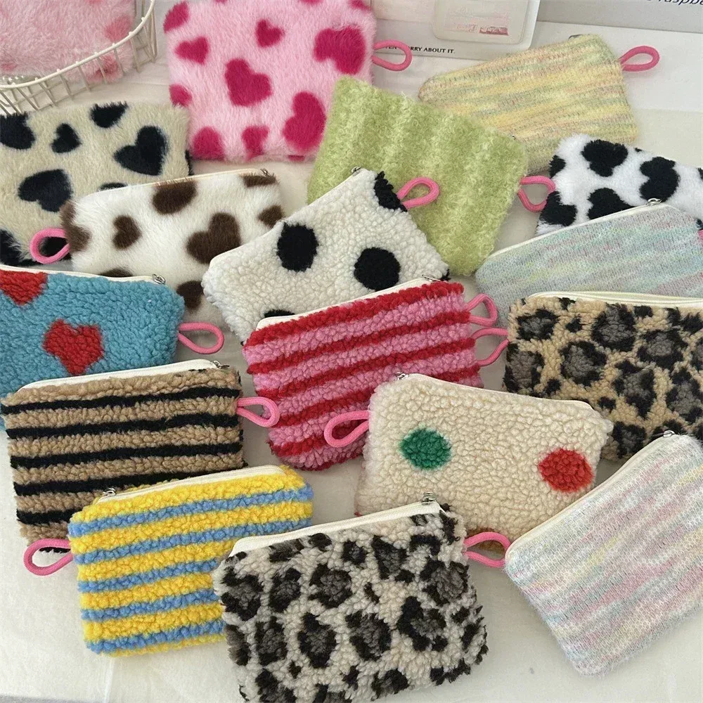mini trousse de maquillage en peluche mignonne, portable, voyage, cosmétique, rouge à lèvres, écouteurs, carte, sac à main de rangement, pochette portefeuille pour femmes