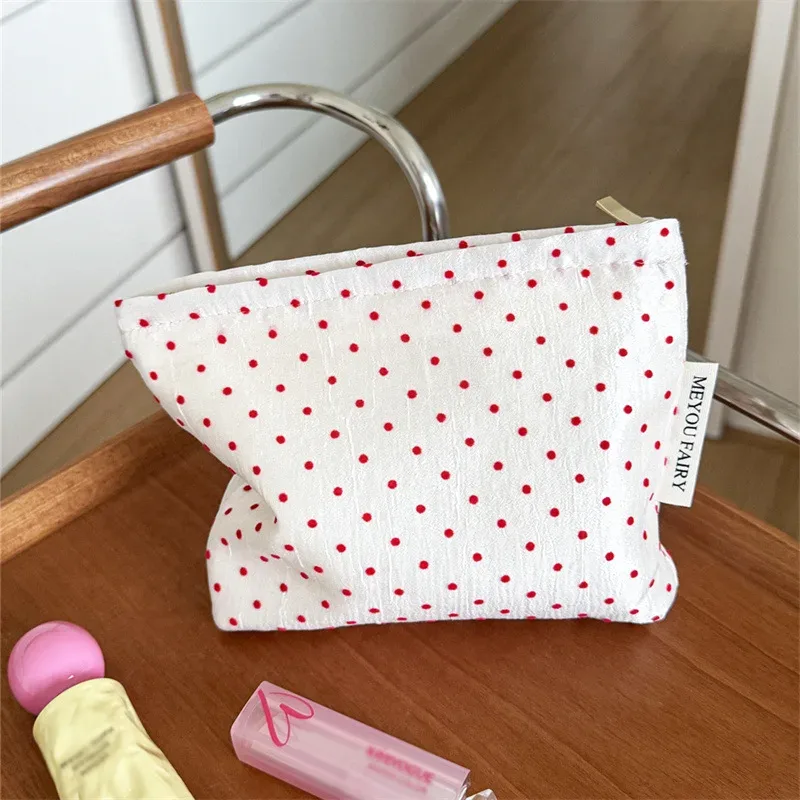 pochette cosmétique rouge à pois froncée, petite trousse de toilette en toile crème pour rouge à lèvres et articles divers, organiseur de voyage portable, cadeau pour fille