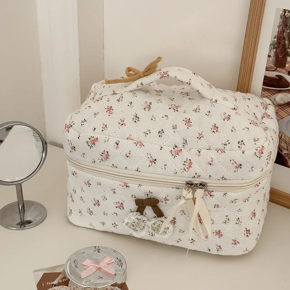 trousse de maquillage matelassée vintage à motifs floraux airfriend pour femme, grande capacité, portable, avec nœud, en coton, organisateur cosmétique pour voyage, vente en gros