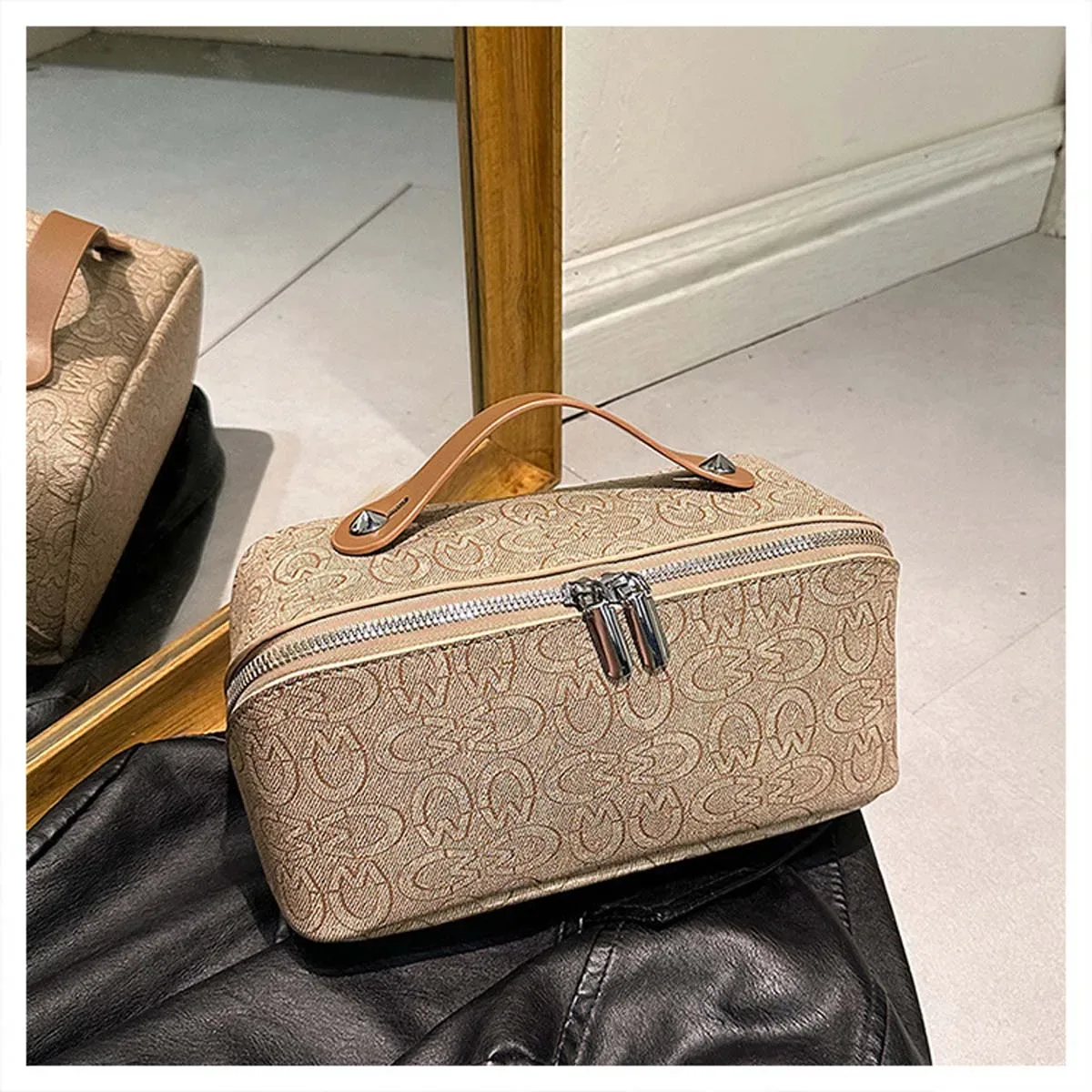 nouveau sac à cosmétiques à la mode, sac de rangement portable et polyvalent de voyage, sac de toilette imprimé rétro haut de gamme de grande capacité