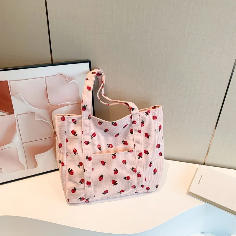 sac à main en velours côtelé pour femmes, sac de plage aux fraises, sac à bandoulière polyvalent à la mode, grande capacité, fourre-tout simple pour les déplacements
