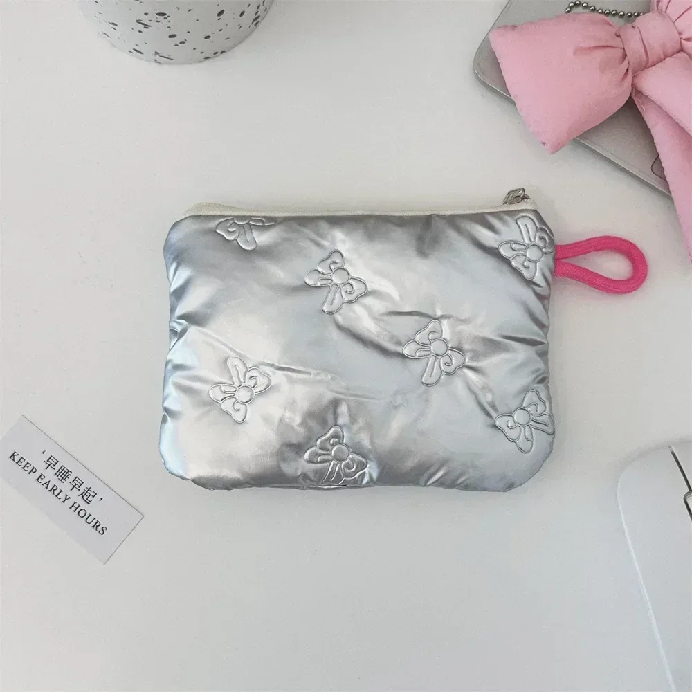 trousse toilette cosmétique matière unité centrale motif solide couleur argent format rectangulaire oreiller poche glissière usage voyage femmes