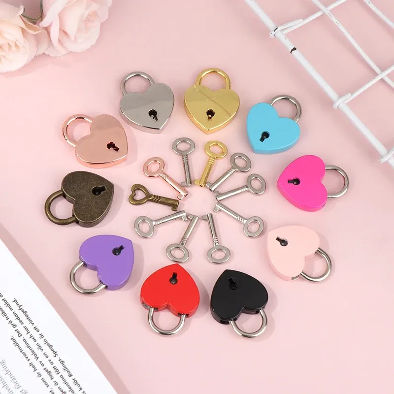 cadenas forme coeur serrure clé verrouiller nylon couleur rose violet bleu rouge or argent format petit usage voyage sécurité bagages identité