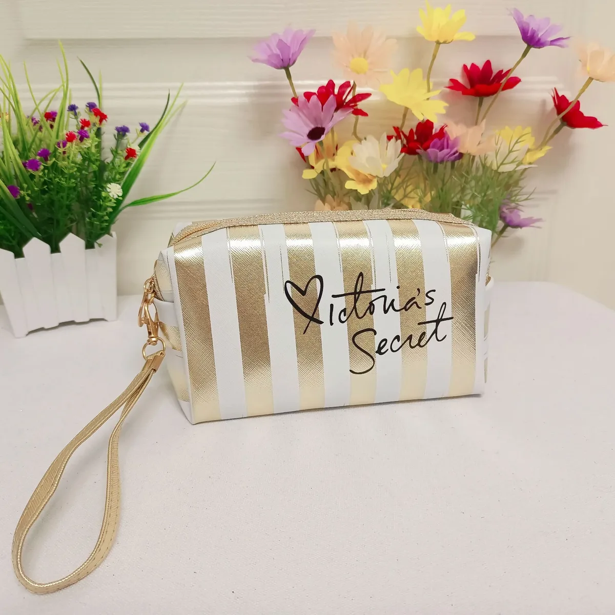 trousse de maquillage rayée portable et tendance pour femme – style coréen doux et cool, personnalisée et imperméable