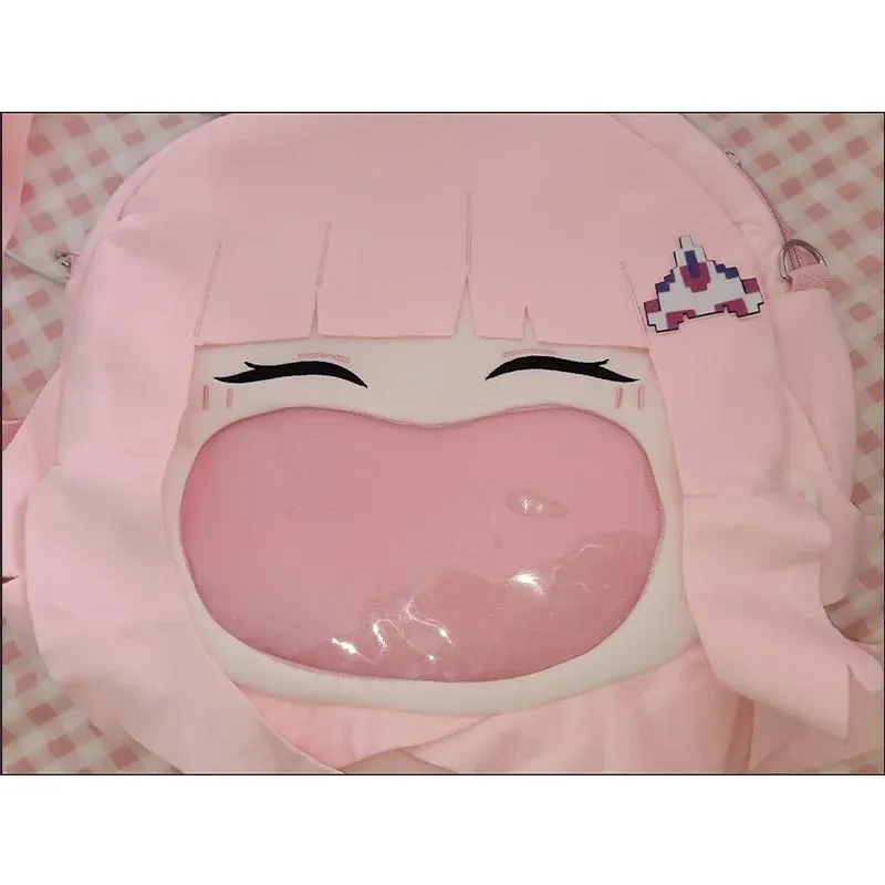 sac dos polyester rose dessin animé souriant avion pixelisé forme arrondie poignée souple compartiment intérieur usage voyage filles