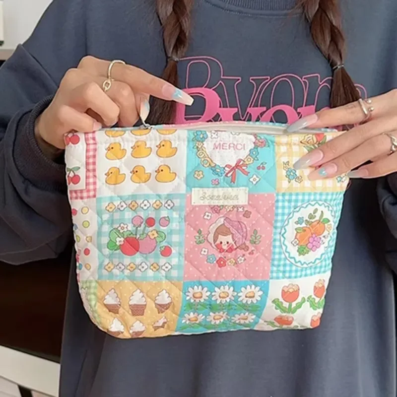 nouveau sac de rangement de fleurs de dessin animé en coton matelassé de grande capacité-sac de toilette de soins de la peau de cosmétiques mignon et portable