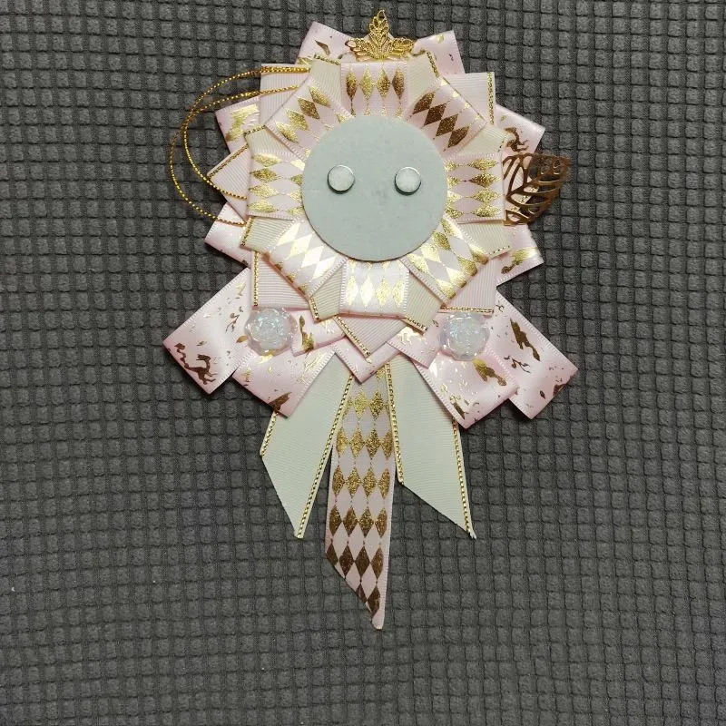 accessoires de luxe pour sacs ita. badge artisanal, décoration en ruban et rosette. sac à dos lolita avec porte-gadget en soie