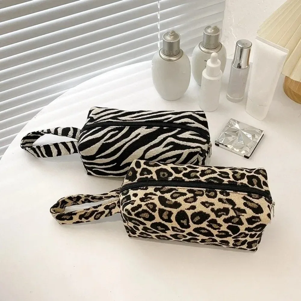 sacs à maquillage portables à imprimé léopard, grande capacité avec poignée, sac à stylos, fermeture éclair, sac de rangement, sac à main de voyage