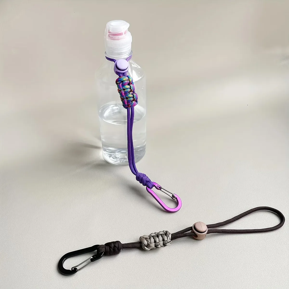 porte bouteille cordon paracord boucle métal nœud décoratif voyage randonnée jaune noir orange violet marron