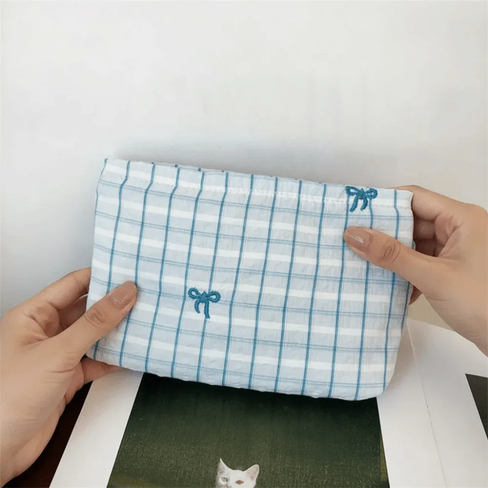 pochette à maquillage classique à rayures, motif brodé, fermeture éclair lisse, organiseur de cosmétiques, couleurs pastel, taille compacte, trousse de toilette