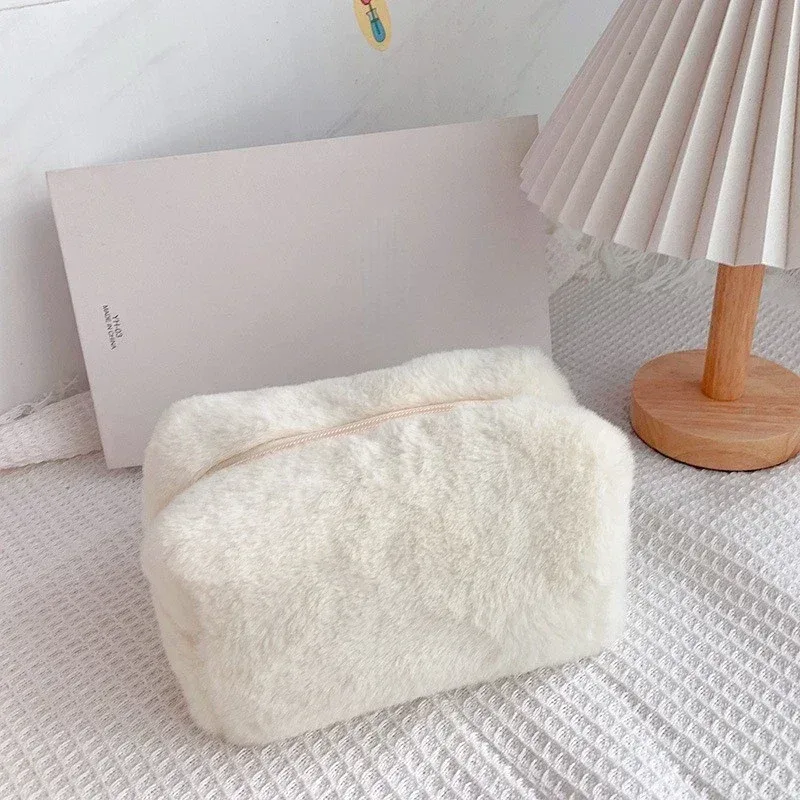 sacs de maquillage en fourrure pour femmes, sac à cosmétiques de voyage souple, étui de rangement mignon pour dames et filles, trousse de maquillage nécessaire, sacs à main solides 1 pièce