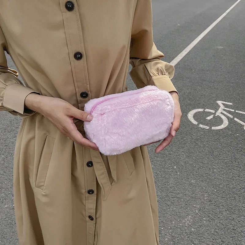 pochette à maquillage en peluche, sac cosmétique sécurisé en fausse fourrure, pochette à maquillage moelleuse, pochette cosmétique grande capacité en peluche pour pochette élégante