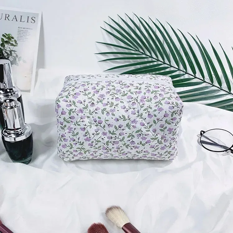 pochette de maquillage personnalisée avec un motif floral brodé, sac de toilette, trousse de toilette de voyage, idéale pour un cadeau de demoiselle d'honneur