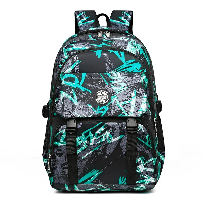 sac dos nylon camouflage bleu noir rouge format rectangulaire poche avant zippée fermeture éclair usage scolaire voyage