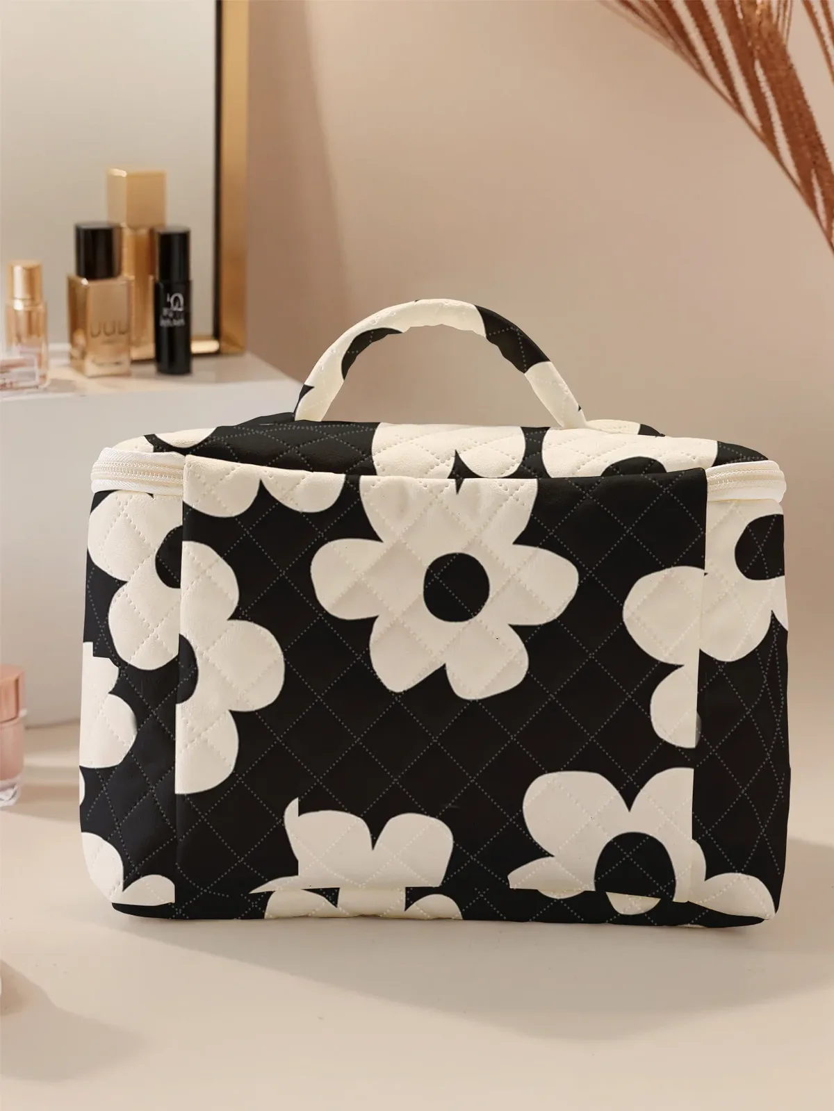 cosmétiques de voyage portables avec petits motifs de fleurs jaunes, sac de rangement de voyage de grande capacité, trousse de maquillage mignonne et élégante, 1pc