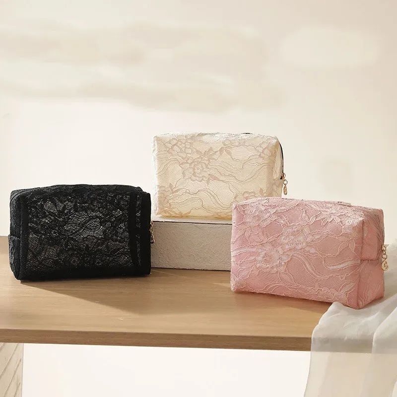 Trousse de maquillage imprimée en maille de dentelle, trousse de toilette multifonctionnelle Portable de grande capacité, sac de rangement de voyage mignon, accessoires cosmétiques