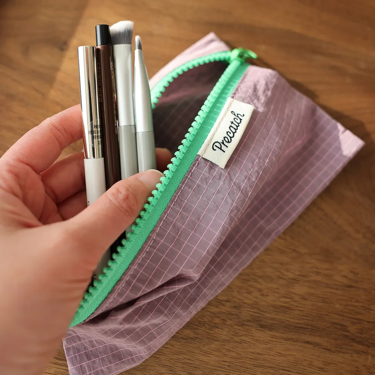 organisateur voyage nylon jaune gris rose violet fermeture glissière motif plaid compartiment cosmétiques transport sacoche tranches usage femmes