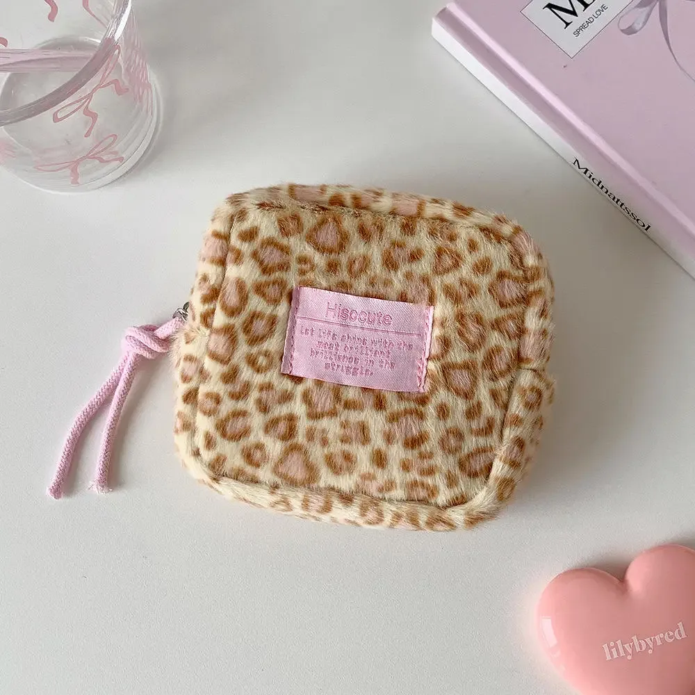 pochette cosmétique en peluche imprimé léopard style ins, mini trousse de maquillage portable, porte-monnaie à fermeture éclair, organisateur de voyage pour femmes et filles