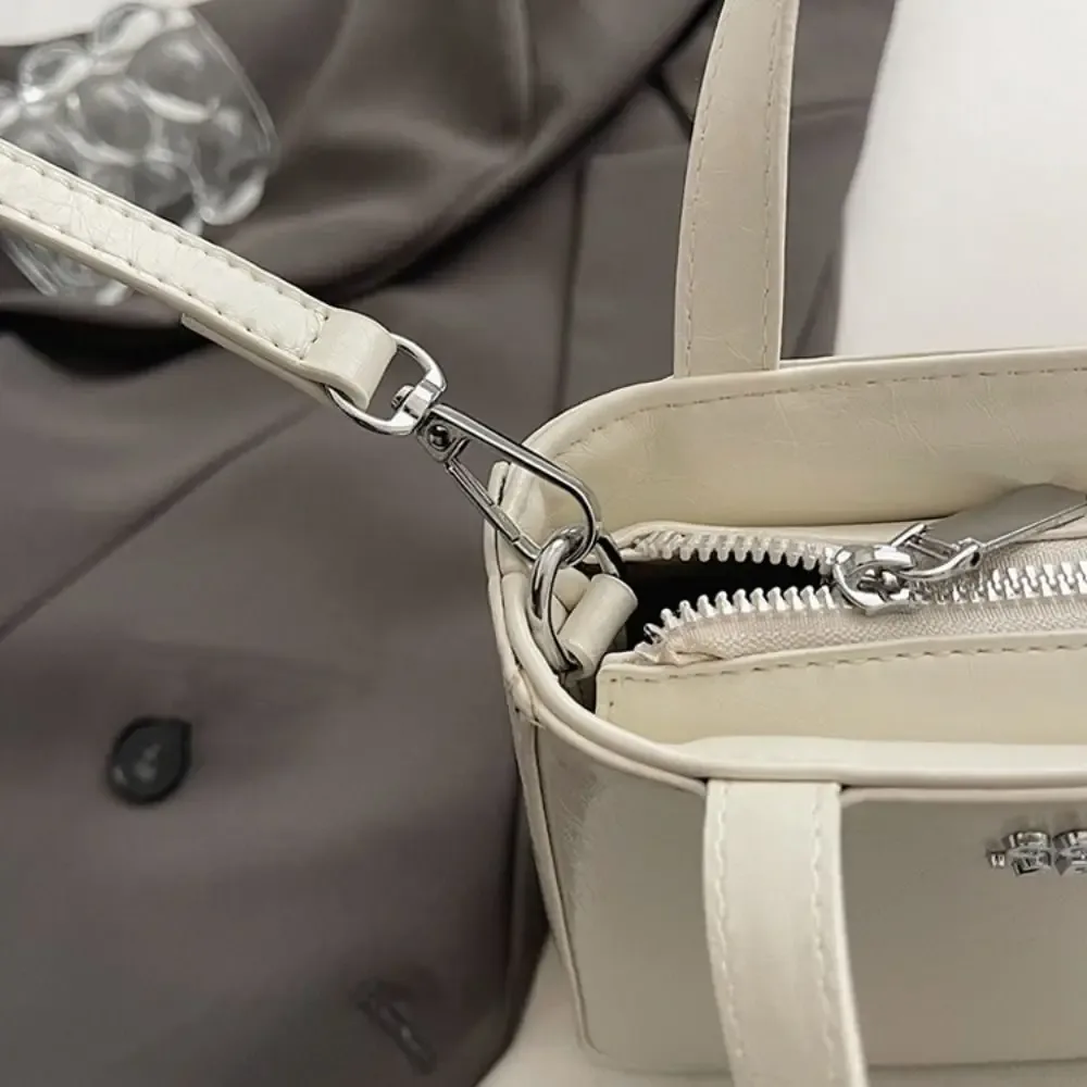 sac à bandoulière en cuir pu pour femmes, petit sac carré chic et polyvalent avec pendentif porte-clés d'amour, sacs à bandoulière de haute qualité