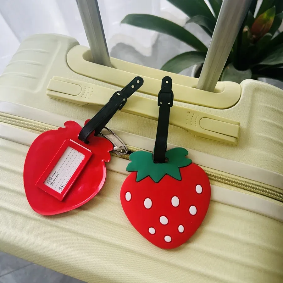 étiquette de bagage fraise rouge, en caoutchouc souple pvc, étiquette d'identification, pendentif, sac à bagages, anti-perte, nom de nom suspendu, 1/2 pièces
