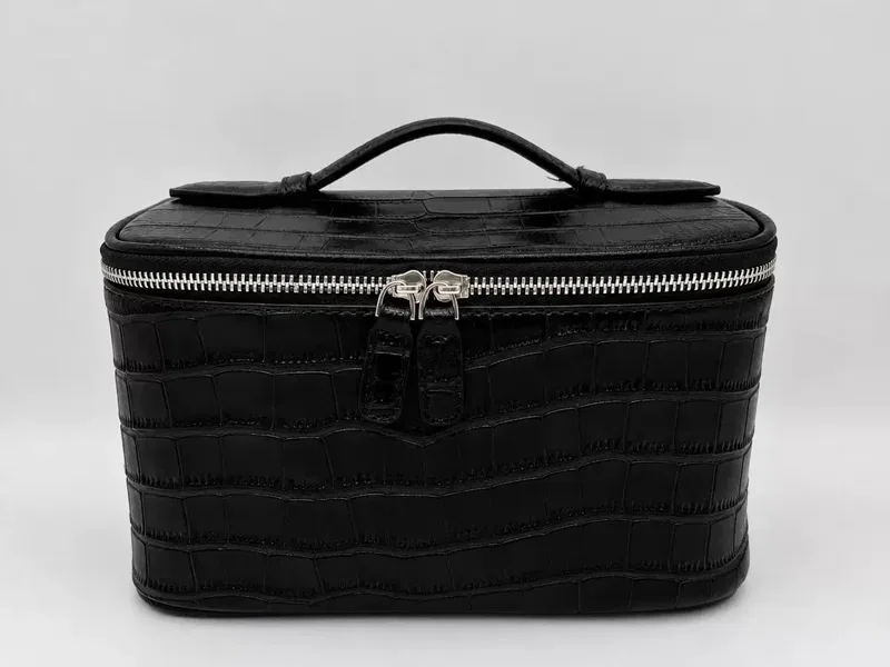 trousse toilette cuir vache violet noir vert motif crocodile multi compartiments fermeture éclair nylon impression voyage femmes