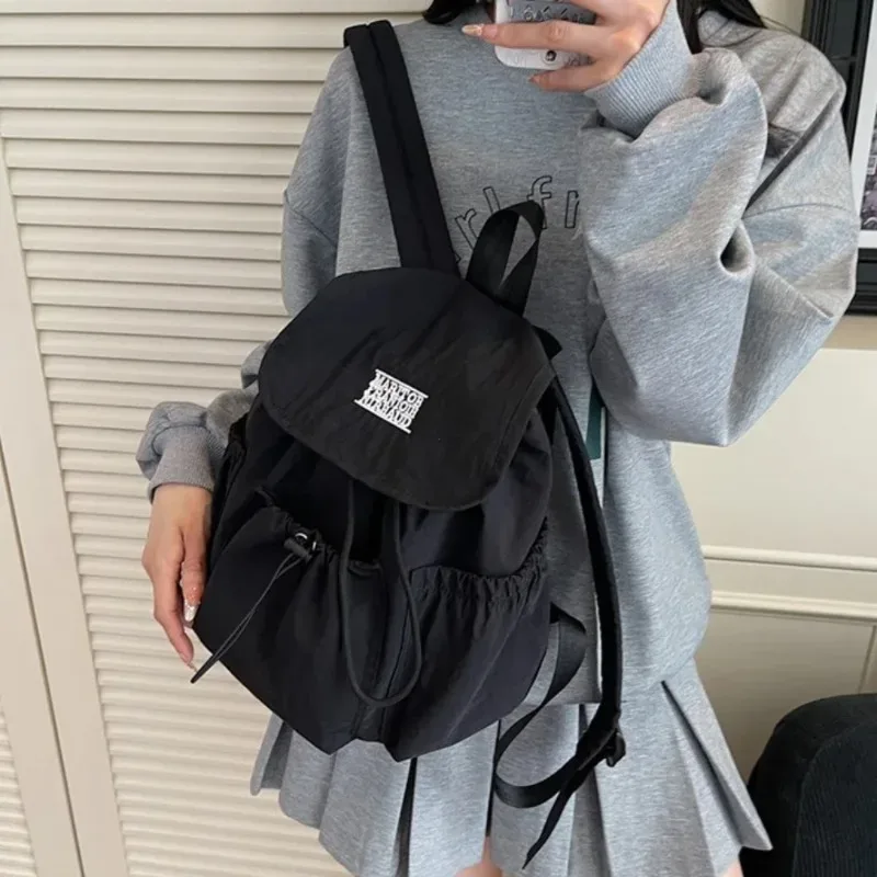 nouveau sac à dos décontracté 2026 pour femme, léger et simple, grande capacité, idéal pour les étudiants et les trajets quotidien en extérieur