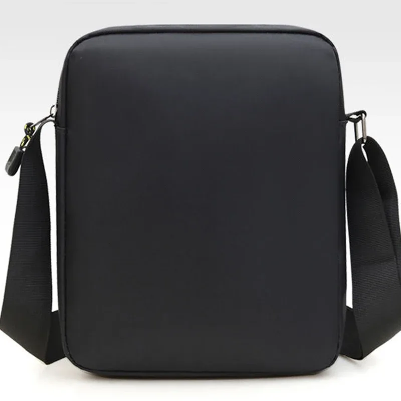 sac bandoulière durable pour homme, sac à bandoulière en nylon résistant à l'eau avec design multi-poches pour les trajets quotidiens et les voyages
