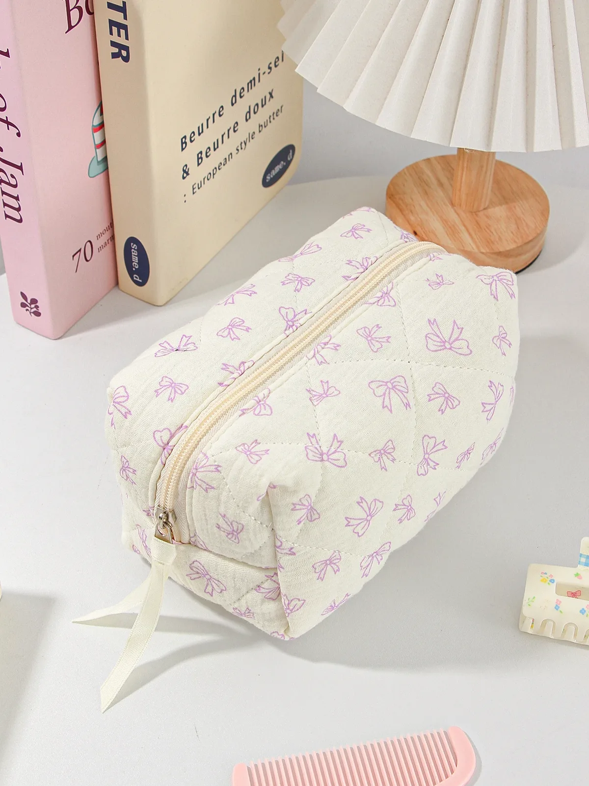 trousse polyester papillons couleurs fond beige voyage maquillage cosmétiques toile douce ovale glissière dorée