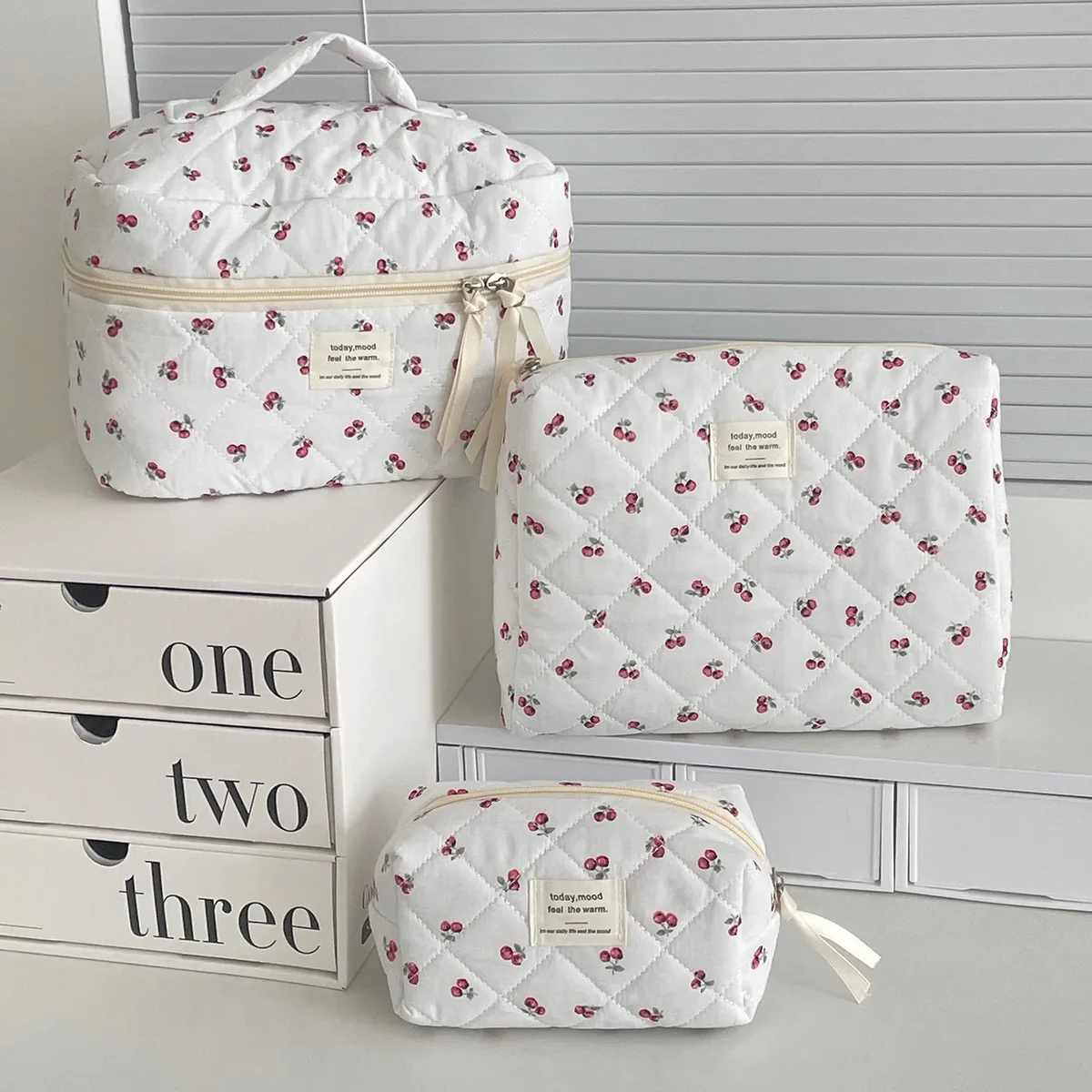 sac de maquillage en coton matelassé motif cerise mignon pour femme, trousse de toilette zippée, organisateur de cosmétiques, sac à main portable et tendance pour femme