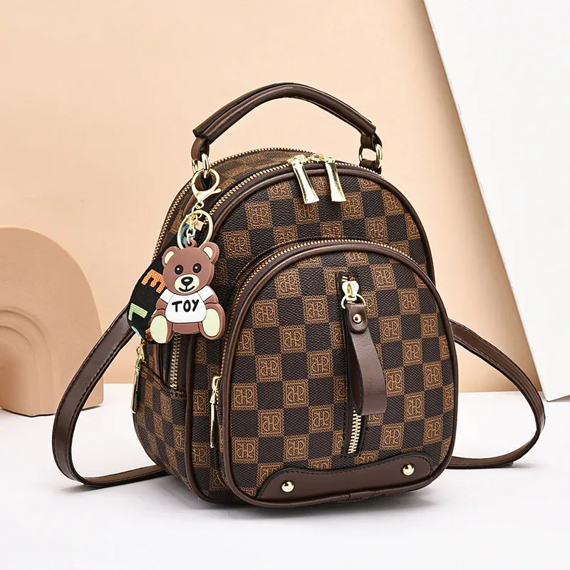 sac dos cuir similicuir vert motif géométrique pomponne métallique bandoulière amovible compartiment intérieur fermeture éclair polyvalent voyage