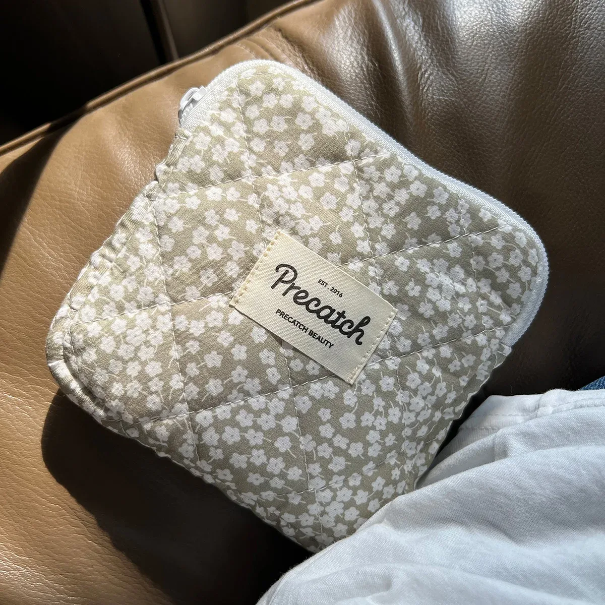 sac de rangement carré à motifs de petites fleurs grises, petit sac cosmétique portable carré, sac de rangement pour serviettes hygiéniques