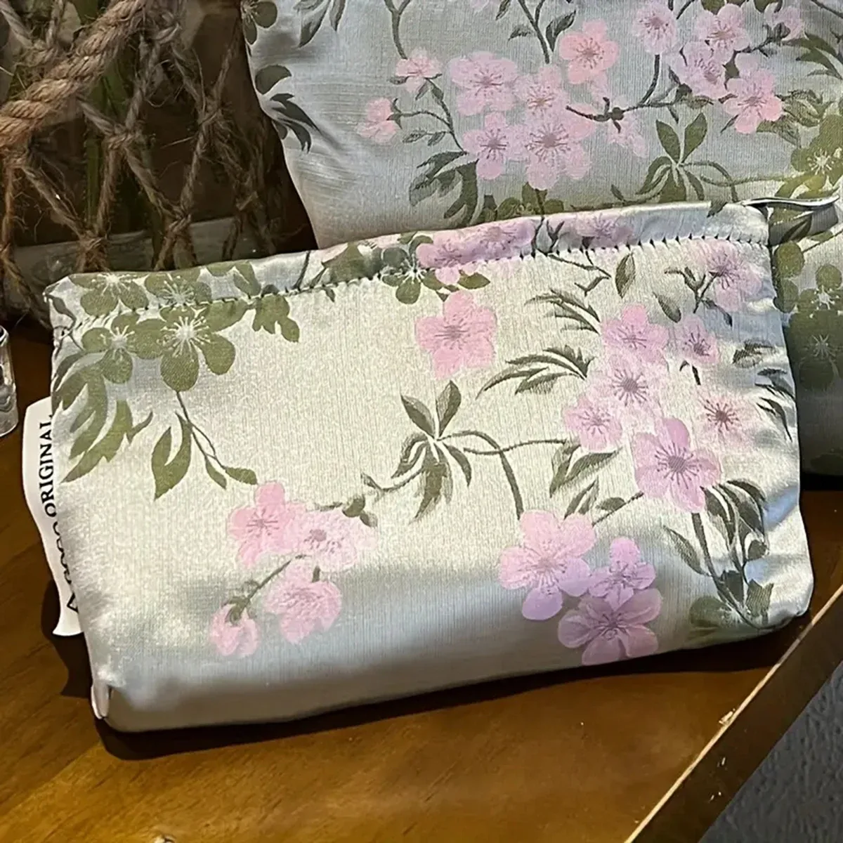 trousse de maquillage en satin de style chinois, sac de rangement pour produits de soin de la peau, sac pour papiers d'identité, trousse de toilette, trousse de maquillage à main, 1 pièce