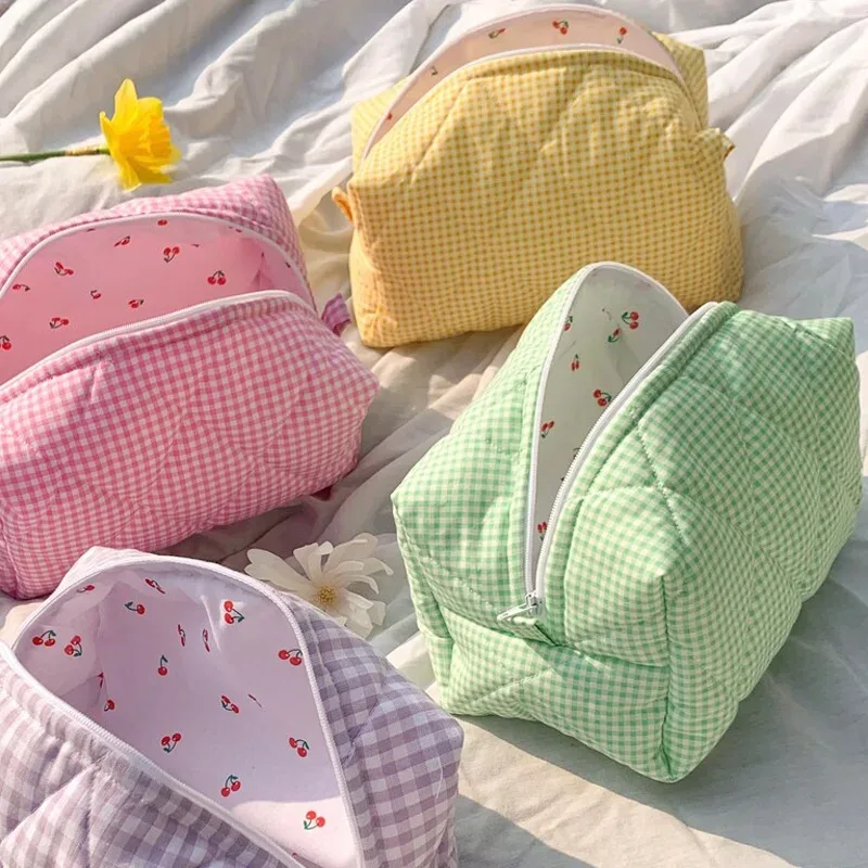 grande trousse de maquillage pliable et portable, avec fermeture éclair, miroir intégré et compartiments de rangement, idéale pour les voyages et l’organisation des produits de beauté.