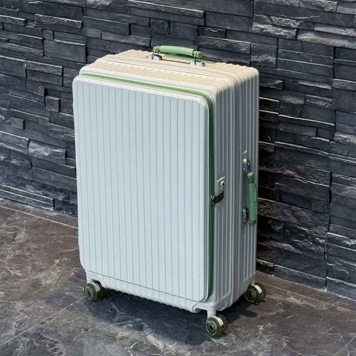 valise bagage rigide abs blanc vert roulettes toupie poignée télescopique couche extensible serrure douanière usage voyage longue distance vacances mer