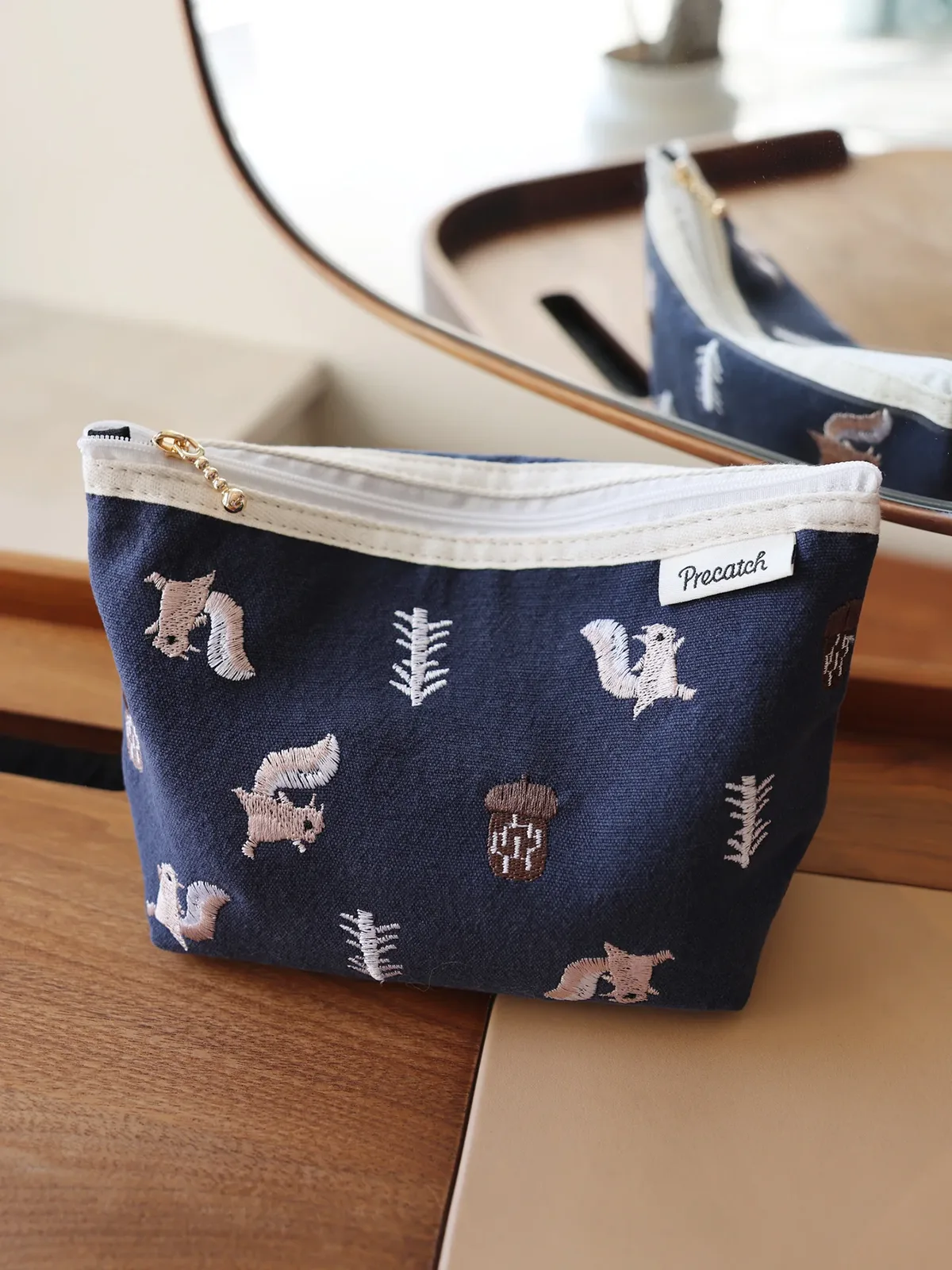 pochette de maquillage brodée en forme d'écureuil pour femmes, utilisation quotidienne, sac de rangement portable de voyage, doublure intérieure mignonne et tendance
