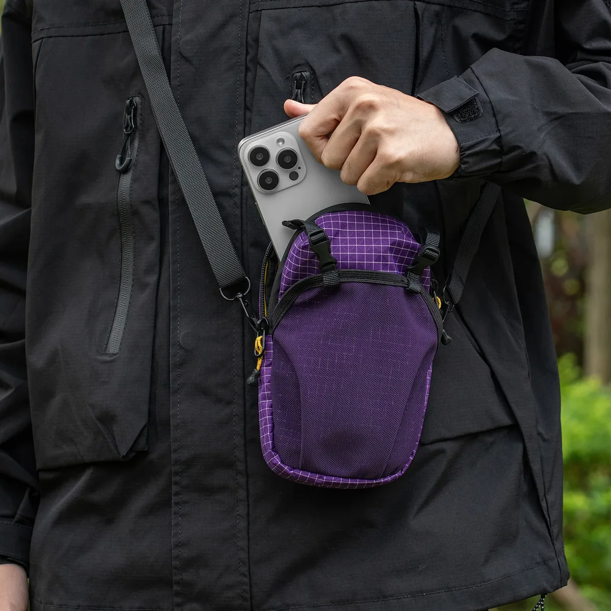 sac à dos imperméable avec sangle d'attache pour épaule, pochette légère pour téléphone avec sangle pour les sports de plein air, la randonnée et le camping