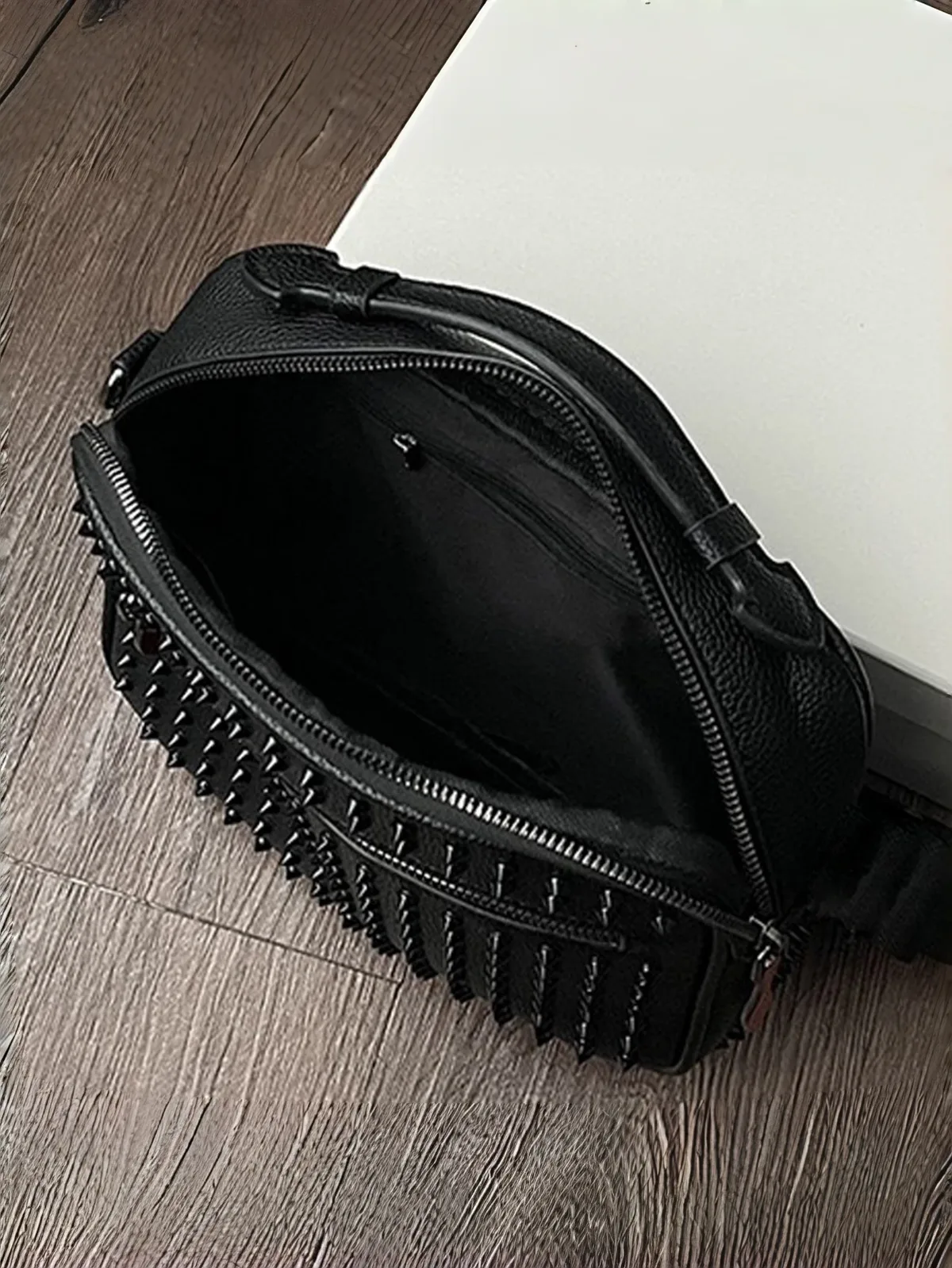 sac bandoulière de style punk pour homme, sac à bandoulière élégant pour homme, grande capacité, plusieurs poches et fermeture à glissière