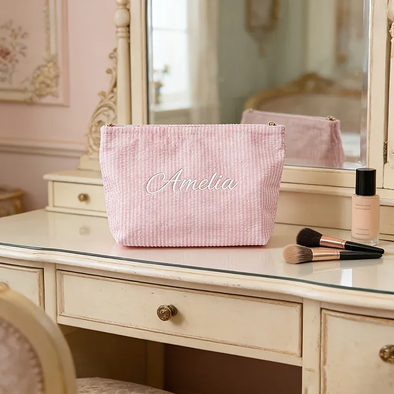 pochette de toilette brodée personnalisée à rayures, idéale pour le rangement des articles de beauté quotidiens, cadeau parfait pour les fêtes